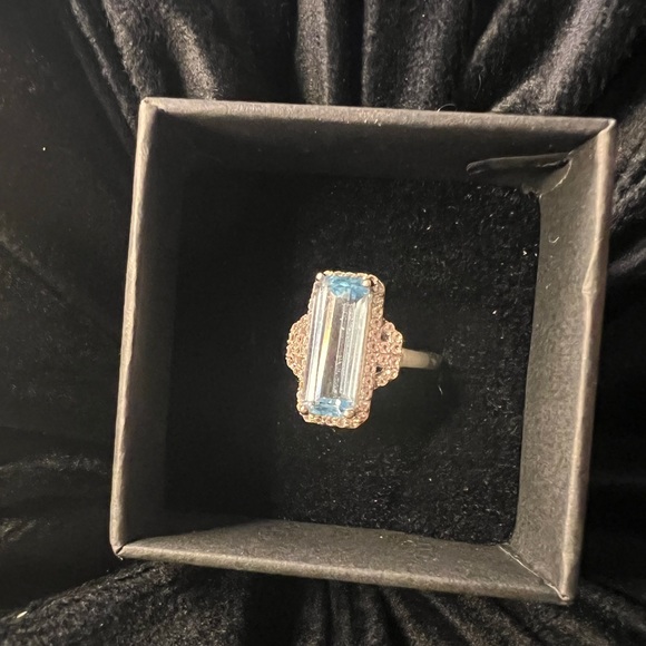 Jewelry - Women’s size 10 silver ring with aquamarine stone